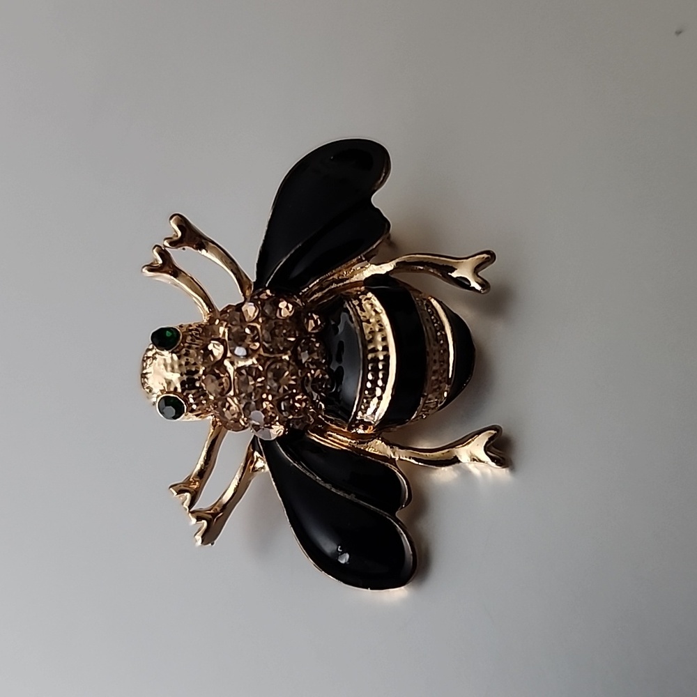 Brooch Bumble Bee Brooch Beautiful Enamal Wings & Stunning Crystals